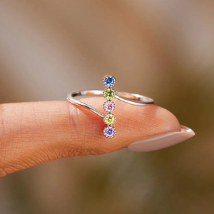 Anello Rotondo Geometrico Colorato per Donne, Gioiello Minimalista Versatile per Uso Quotidiano - Product Image 3