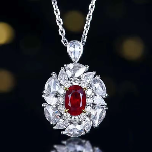 Bague de Mariage en Or 18 carats avec Rubis Sang de Pigeon Non Chauffé 1,02 carat et Diamants Véritables, Sertie d'un Halo Floral, pour Femme, Bijou Fin et Précieux - Product Image 3