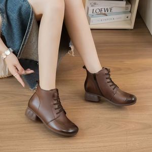 Nouvelles Chaussures Légères Automne/Hiver 2025 pour Femmes : Bottes, Mules et Chaussures de Marche en Cuir à Talons - Product Image 5