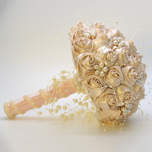 Bouquet de mariée de luxe AGD OEM en satin avec roses et perles, idéal pour mariages, remises de diplômes et demoiselles <span class=keywords><strong>d</strong></span>'honneur, anti-bactérien - Product Image 5
