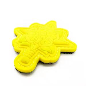 Etiqueta de PVC lavable con gancho y bucle de polivinilo cloruro de caucho blando moldeado en 2D, directamente del fabricante, personalizada y de alta calidad. - Product Image 5