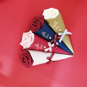 ของขวัญแต่งงานสุดสร้างสรรค์ ดอกไม้<span class=keywords><strong>ประดิษฐ์</strong></span> กุหลาบสีชมพู บรรจุภัณฑ์รูปกรวยขนม กล่องขนม บรรจุภัณฑ์<span class=keywords><strong>ไอศกรีม</strong></span> พร้อมโบว์ - Product Image 6