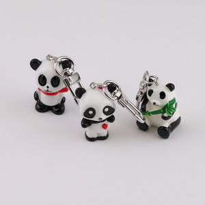 Llavero de Resina con Diseño de Panda con Bufanda de Corazones y Bambú, Accesorio DIY para Bolsos - Product Image 5