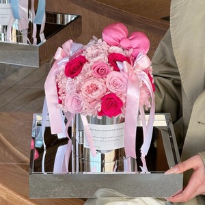 Ramo de Rosas Eternas en Cubo Decorativo, Regalo para el Día de San Valentín o Graduación, para Amigas y Mejores Amigas - Product Image 4