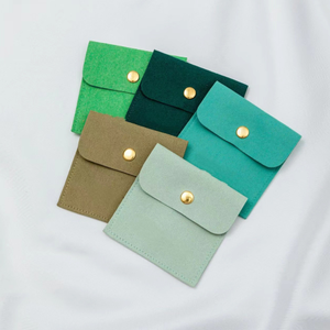 Bolsa de terciopelo de microfibra con logotipo personalizado del fabricante para guardar anillos, pendientes, collares y colgantes, con cierre, para viaje o regalo. - Product Image 1