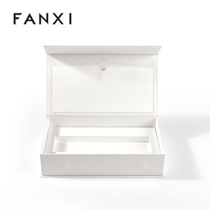 Boîte cadeau en carton blanc avec fermeture magnétique, en similicuir blanc FANXI, avec insert en mousse EVA - Product Image 5