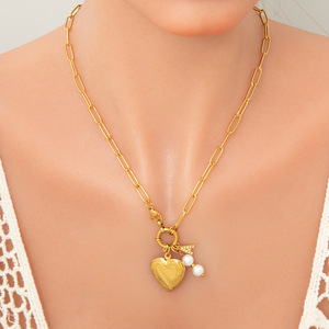 Collar con colgante de corazón, cadena de clavícula chapada en oro de 18 quilates con perla y dijes florales azules, regalo para mujer - Product Image 2