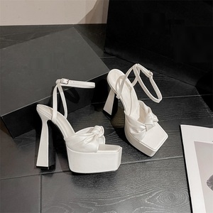Nouvelles Sandales Blanches 2024 à Plateforme et Talon Épais avec Nœud pour Femmes - Product Image 3