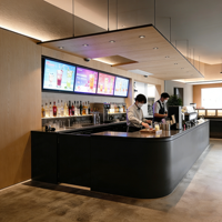 Comptoir d'angle pour café, comptoir de réception personnalisé pour salon de thé, bureau de caisse commercial avec rangement