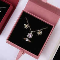 Boîte cadeau de luxe personnalisée pour bijoux avec fermeture à ruban pour collier, boucles d'oreilles, pendentif, emballage en papier avec logo