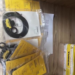 Capteur de proximité inductif TURCK BI4-M12-AP6X PNP Connecteur M12 Montage fileté Protection IP67 - Product Image 1
