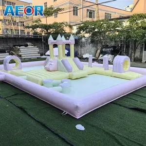Casa de salto inflável para crianças, equipamento comercial personalizado em PVC macio para brincar ao ar livre, corrida de obstáculos, casa branca para saltar