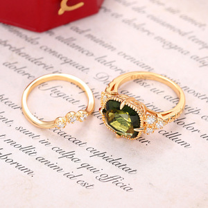 Anello in Cristallo Verde Scuro per Donne, Elegante Accessorio Moda per Uso Quotidiano e Feste - Product Image 4