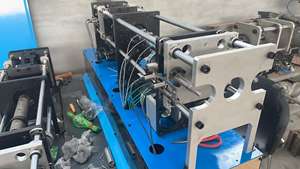 Mini máquina de moldeo por inyección de escritorio horizontal eléctrica para manicura/tapas de botellas 35g Micro productos - Product Image 4