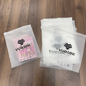 Sacs à fermeture éclair transparents givrés de haute qualité, sacs réutilisables personnalisés imprimés pour l'emballage des vêtements et des chaussures - Product Image 2