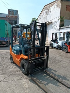 Chariot élévateur Toyota 7FD20 d'occasion du Japon à bas <span class=keywords><strong>prix</strong></span>, en excellent état, 2 tonnes, avec déplacement latéral et livraison rapide - Product Image 2