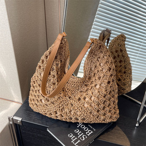 Borse a Spalla Morbide e Slouchy in Rafia Naturale Beige Tan Intrecciata a Mano all'Uncinetto, un Must-Have Estivo - Product Image 1