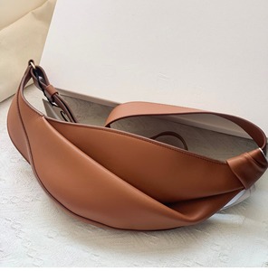 Nouveau Sac Banane Polène Neyu 2026, Sac Bandoulière de Luxe Tendance à Porter sous le Bras, Sac à Épaule Polyvalent Style Parisien pour Femme - Product Image 2
