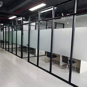 Cloison de confidentialité en verre dépoli assurant l'obscurité visuelle tout en maintenant la diffusion de la lumière - Product Image 2