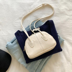 Sac à main demi-lune tendance urbaine en cuir texturé effet huile et cire avec fermeture éclair, nouvelle collection 2025, sac bandoulière simple - Product Image 6