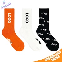 Chaussettes en coton sport avec logo brodé Chaussettes d'équipage imprimées par OEM avec logo personnalisé