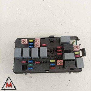 Boîtier de commande de boîte à fusibles Chevrolet Matiz Mk2 d'occasion 2005-2009 96427973 (82473) Fabriqué en Italie - Product Image 1
