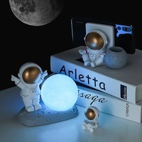 Vente en gros, support de téléphone portable, modèle d'astronaute, veilleuse, rangement en résine, artisanat décoratif, cadeaux créatifs, ornement