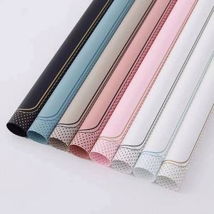 Papier d'emballage pour fleurs en plastique PP imperméable de style coréen de luxe 58*58cm, papier d'emballage floral pour la Saint-Valentin - Product Image 1