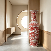 Vase en porcelaine grand format à motif de dragon rouge sous glaçure, élégant et traditionnel, pour l'entrée de villa de luxe