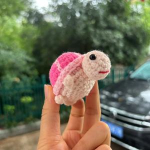 Nueva llegada Kit de ganchillo DIY Material Pack Inglés Instrucción principiantes crochet kit Standing Turtle <span class=keywords><strong>woobles</strong></span> crochet kit animales - Product Image 4