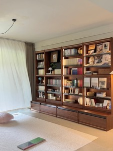 Libreria Modulare Moderna in Legno di Noce, Grande Mobile Contenitore da Parete per Soggiorno, Scaffale Espositivo con Cassetti, Design Personalizzabile - Product Image 1