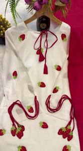 Hermoso Conjunto de Algodón con Bordado y Lentejuelas: Top, Dhoti y Dupatta - Vestido Abaya Patiala con Dhoti y Dupatta - Product Image 4