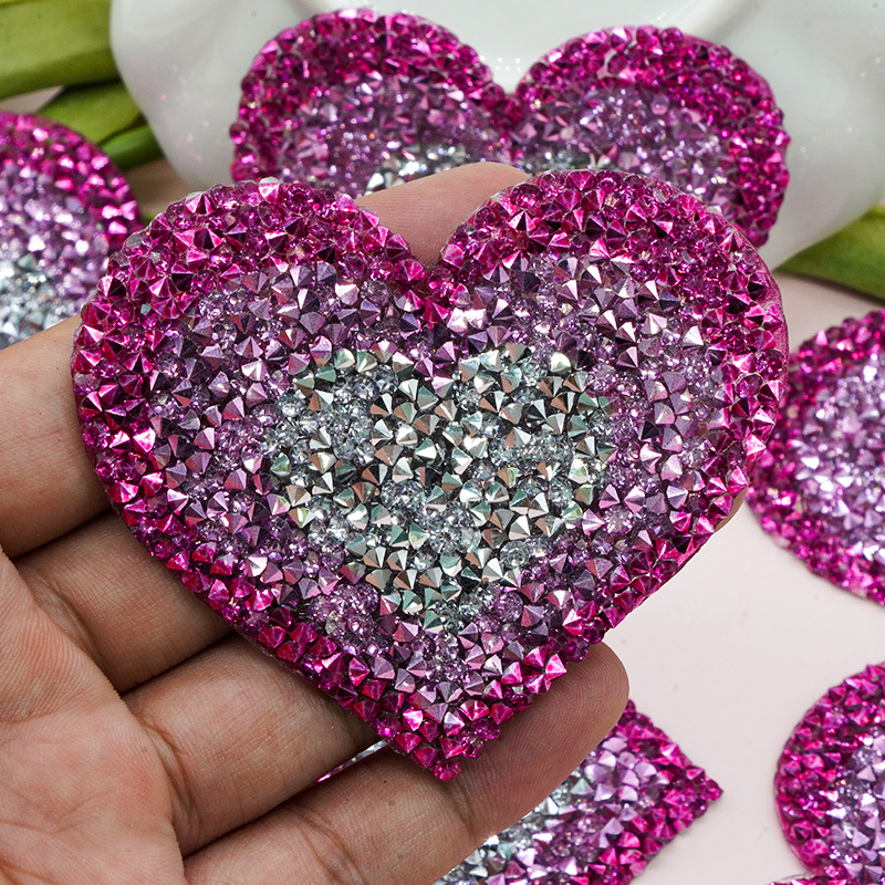 Venta al por mayor de parches de diamantes de imitación de cristal corazón brillo hierro en Jean parches DIY colorido Bling Rhinestone corazón parche para camiseta bolsa