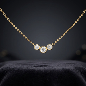 Collar con Colgante de Moissanita en Oro Amarillo de 14k, Cadena de Tres Piedras Chapada en Oro para Regalo de Aniversario de Bodas - Product Image 2