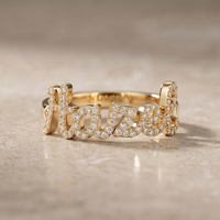 Anillo con Letra Personalizable Qiuhan, Chapado en Oro de 18K, Micro Pavé de Circonitas, Anillo de Banda Cerrada, Regalo Personalizado para Mujer