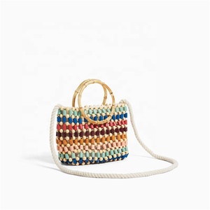 2024 bolso <span class=keywords><strong>de</strong></span> mano multicolor con cuentas multicolor con mango <span class=keywords><strong>de</strong></span> <span class=keywords><strong>madera</strong></span> bolso <span class=keywords><strong>de</strong></span> hombro con cuentas <span class=keywords><strong>de</strong></span> <span class=keywords><strong>ganchillo</strong></span> <span class=keywords><strong>de</strong></span> paja <span class=keywords><strong>para</strong></span> mujer - Product Image 1