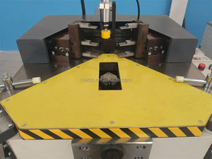 Machine à sertir <span class=keywords><strong>les</strong></span> coins de 140 mm <span class=keywords><strong>pour</strong></span> la fabrication de fenêtres et de portes en profilés d'aluminium - Product Image 6