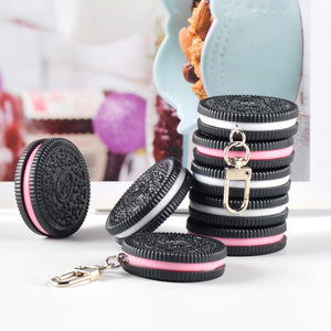 Biscuits sandwich simulés à la crème chocolatée, collations, porte-clés alimentaires, modèles, jouets d'imitation - Product Image 1