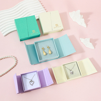 Boîte cadeau à double porte Becan pour bijoux avec inserts pour boucles d'oreilles et colliers et logo personnalisé pour l'emballage de vente en gros et au détail Emballage Bijoux