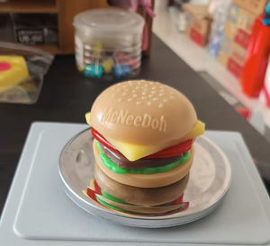 Juguete Sensorial Antiestrés Schylling Needoh Nice Cube McDonald Berger de Rebote Lento, Juguete Blandito para Niños - Product Image 5