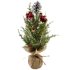 Arrangement <span class=keywords><strong>de</strong></span> table <span class=keywords><strong>de</strong></span> Noël avec baies rouges, décorations artificielles <span class=keywords><strong>de</strong></span> pin en feuilles persistantes dans un <span class=keywords><strong>pot</strong></span> en <span class=keywords><strong>toile</strong></span> <span class=keywords><strong>de</strong></span> <span class=keywords><strong>jute</strong></span> pour une présentation festive - Product Image 1