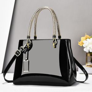 Sac cabas élégant en cuir verni avec poignées tressées et bandoulière amovible pour femme, usage quotidien - Product Image 3