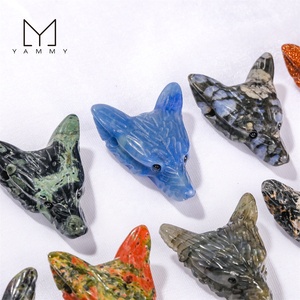 Venta al por mayor cabeza de Calavera de Cristal piedra Natural tallada cabeza de Lobo forma colgantes encantos para la fabricación de joyas - Product Image 4