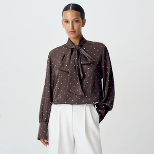 Chemise élégante à pois pour femmes, en satin, manches longues, col à nouer, tenue de bureau, coupe ajustée - Product Image 1