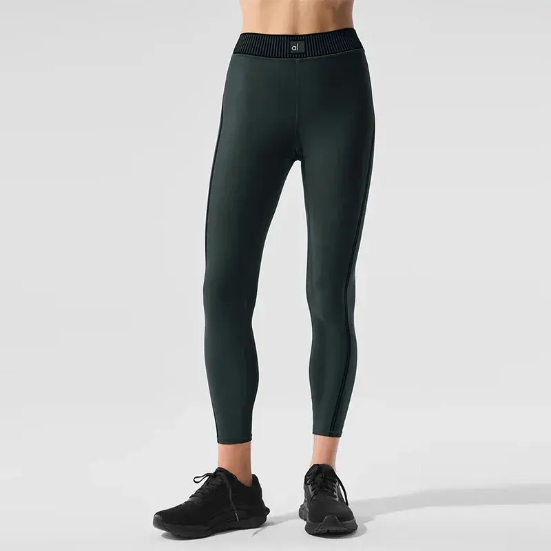 กางเกงสีเขียวอมดำ