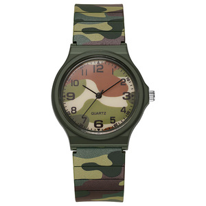 Nuovo orologio al quarzo verde militare per studenti Design semplice 35mm quadrante 20mm fascia in plastica verde militare stile commercio estero - Product Image 1