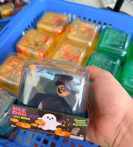 Schylling Needoh Nice Cube Halloween Cube sensoriel anti-anxiété, jouet anti-stress, jouet doux à remontée lente, jouet <span class=keywords><strong>de</strong></span> <span class=keywords><strong>malice</strong></span> en maltose - Product Image 6
