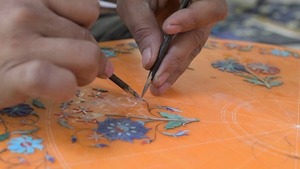 Table en marbre poli classique de qualité supérieure, fabriquée à la main, avec motif floral, taille personnalisée pour les restaurants de luxe - Product Image 2