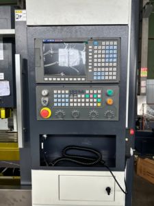 Centro de Mecanizado Vertical de 4 Ejes VMC855 con Almacén de 24 Herramientas y Husillo BT40 para Componentes de Acero - Product Image 1
