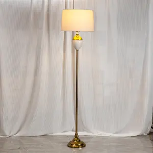 Sıcak satış İskandinav metal seramik taban lüks ayakta lamba oturma odası başucu ev dekor modern İskandinav led köşe zemin lambası